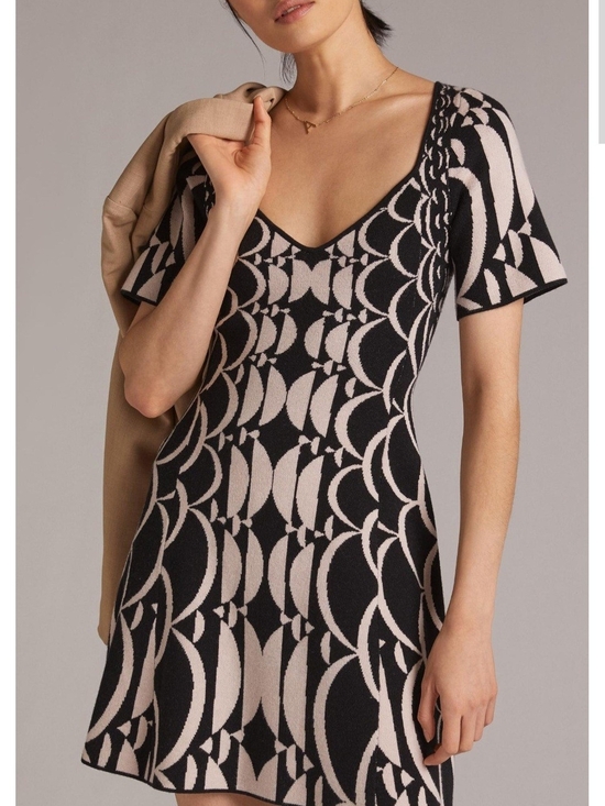 Anthropologie Dresses & Skirts - Anthropologie Black and Cream Geometric V-Neck Knit Dress -S